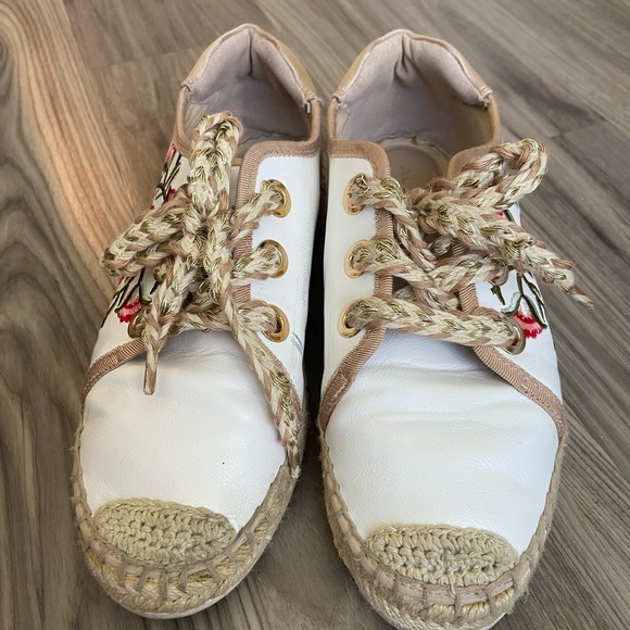 Aldo Espadrille White Sneaker with flowers size 8 - Picture 2 of 8